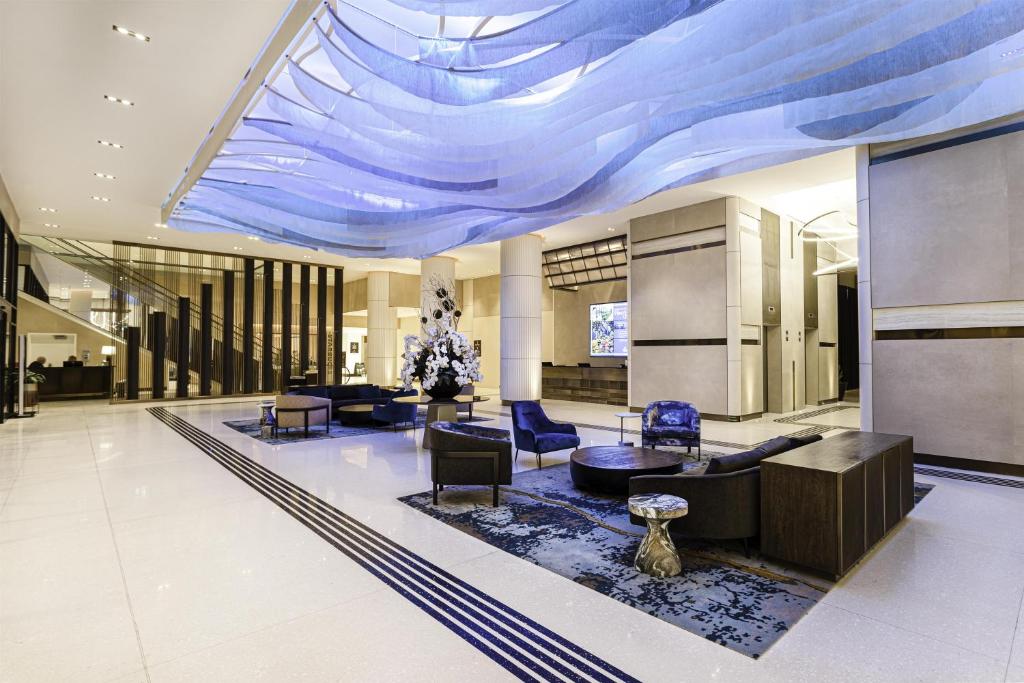 Fallsview-inspired luxury room with dramatic city lighting